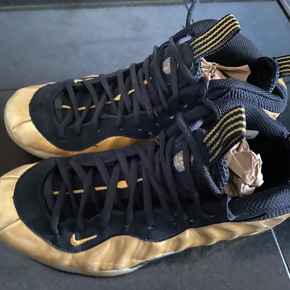 Nike Air Foamposite One 'Metallic Gold' - Picture 8 of 12